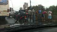Imagem Policiais causam pânico em abordagem na Tancredo Neves
