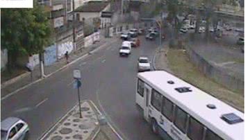Imagem  Ônibus quebra na frente do Iguatemi