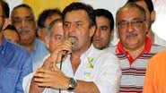 Imagem Aécio admite vitória de DIlma