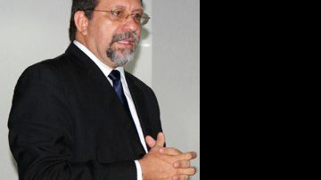 Imagem Ministro baiano recebe apoio formal de deputados federais