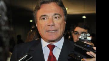 Imagem Senador quer receber R$ 1,6 mi do estado