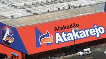 Imagem No Atakarejo ratos e baratas dividem espaço com clientes