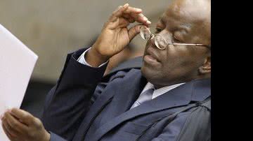 Imagem Joaquim Barbosa condena José Dirceu