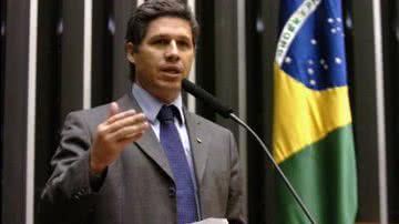 Imagem Deputado defensor da maconha é isolado pelo PT