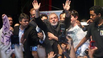 Imagem Lula critica imprensa em congresso da UNE