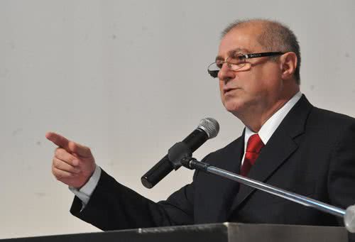 Imagem Ministro quer tirar as concessões de rádio e tv dos políticos