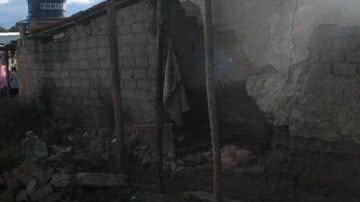 Imagem Casa desaba e criança fica soterrada, em Poções