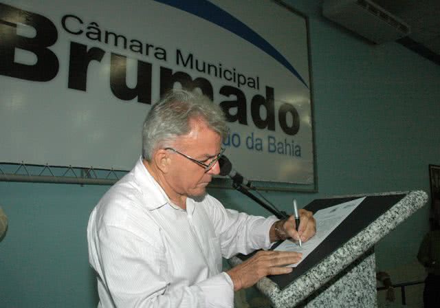 Imagem Edmundo Pereira e a mulher confirmam filiação no PT
