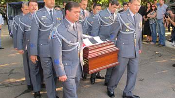 Imagem Corpo de Orestes Quércia é sepultado