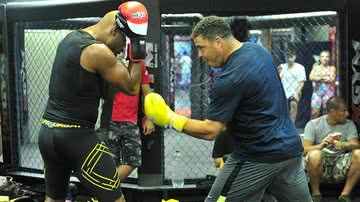 Imagem Ronaldo encara Anderson Silva pelo 'Medida Certa'