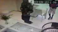 Imagem Homens armados rendem funcionários e roubam joalheria