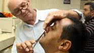Imagem Tiririca esbanja ao dar gorjeta de R$ 75 na barbearia