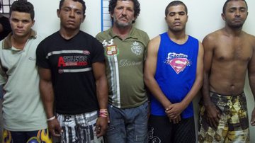 Imagem Cinco homens são presos com dinamite