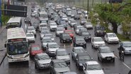 Imagem Manhã de chuva provoca complicação no trânsito e riscos de desabamentos