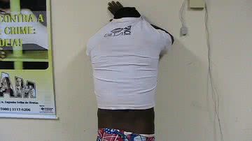 Imagem Marido esfaqueia a mulher por ciúmes 