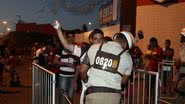 Imagem Torcedores do Vitória lotam a entrada do Barradão