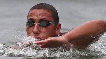 Imagem Nadador Samuel de Bona vence Travessia dos Fortes
