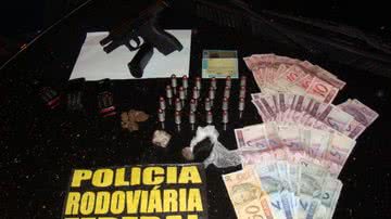 Imagem Integrante do PCC é preso pela PRF com  armas e droga