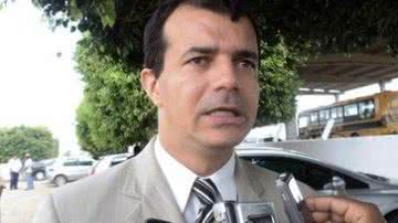 Imagem Juiz afasta professor 'tarado' da sala de aula