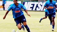 Imagem Vitória desiste oficialmente do atacante Reis