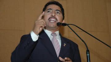 Imagem Deputado é barrado em evento no Boi Preto 