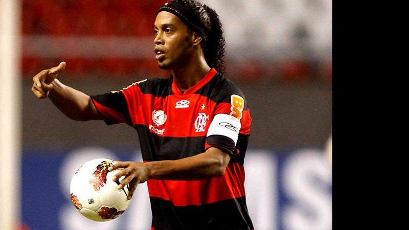 Imagem Ronaldinho desaparece e não viaja com o Fla para o Piauí