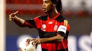 Imagem Ronaldinho desaparece e não viaja com o Fla para o Piauí