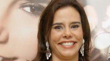 Imagem Narcisa tamborindeguy dá bolo na produção do "Muito +"