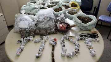 Imagem PM apreende armas e drogas na Gamboa de Baixo