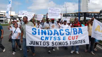 Imagem Agentes de saúde param trânsito no Iguatemi