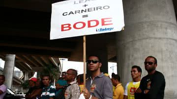 Imagem Apesar da decisão judicial, servidores mantém greve