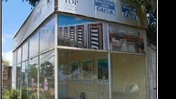 Imagem Construtora fecha e abandona documentos de clientes em stand