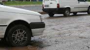 Imagem Buracos provocam prejuízos para motoristas e pedestres