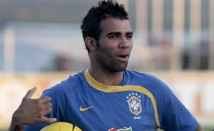 Imagem Volante Sandro é cortado da Seleção Brasileira