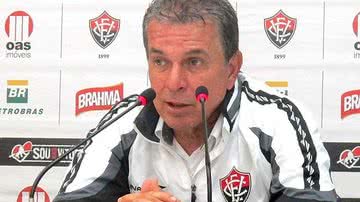 Imagem Com novo técnico no comando, Vitória enfrenta o CRB