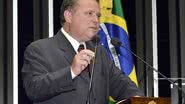 Imagem Blairo Maggi de malas prontas para o PMDB