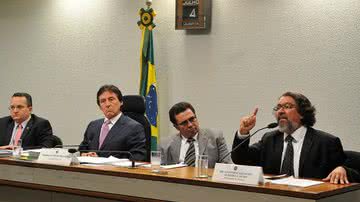 Imagem Pedido de cassação do senador Demóstenes é constitucional