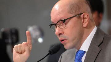 Imagem Demóstenes reaparece no Senado depois de reclusão 