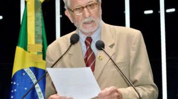Imagem Para senador, presos deveriam receber chicotadas