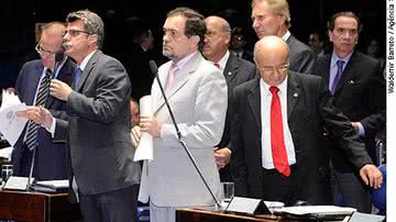 Imagem Senadores aprovam medida provisória