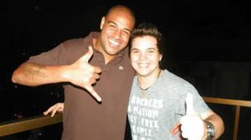 Imagem Novo império: Adriano empresaria cantor