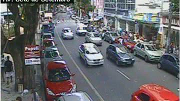 Imagem Carro cai em ribanceira na Gal Costa