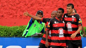Imagem A passos largos, Vitória fica próximo da elite