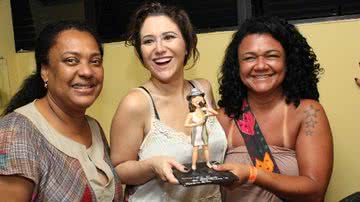 Imagem Maria Rita ganha mimo nos bastidores do show