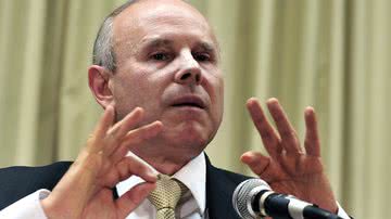 Imagem Governo impede queda do dólar