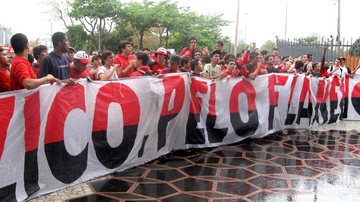 Imagem Protesto contra saída de Zico