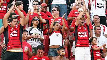 Imagem Vitória goleia o Bragantino e entra no G-4 da Série B