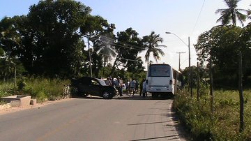 Imagem Acidente na Estrada do Caji deixa três vítimas