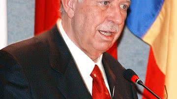 Imagem José Alencar deixa hospital