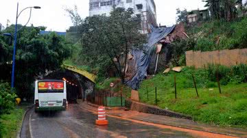 Imagem Com investimento de R$ 156 mi, Wagner autoriza obras de contenção em encostas